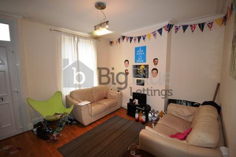 3 bedroom property to rent, 24 Spring Grove Walk, Hyde Park, Leeds LS6