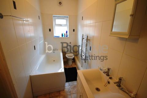 3 bedroom property to rent, 24 Spring Grove Walk, Hyde Park, Leeds LS6