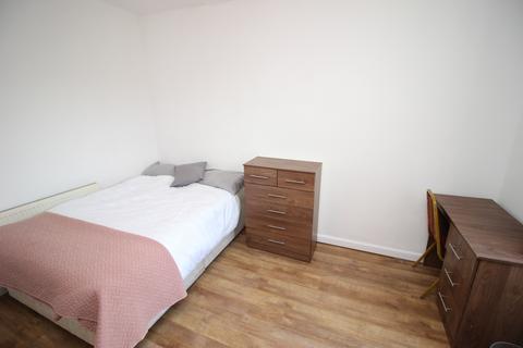 3 bedroom flat to rent, 55a Brudenell Grove, Hyde Park, Leeds LS6