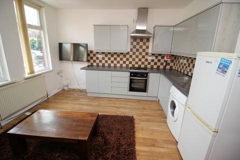 3 bedroom flat to rent, 55a Brudenell Grove, Hyde Park, Leeds LS6