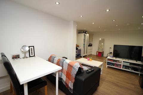 Studio to rent, 55b Brudenell Grove, Hyde Park, Leeds LS6