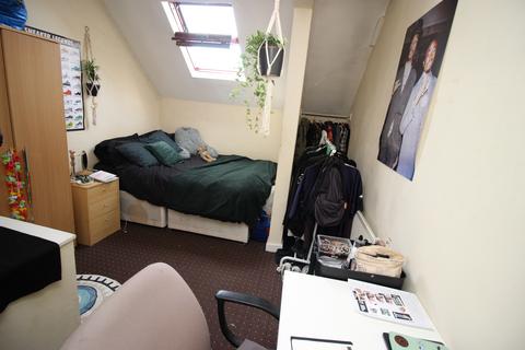 6 bedroom townhouse to rent, Regent Park Terrace, Leeds LS6