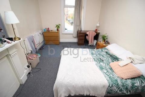 8 bedroom terraced house to rent, 57 Ash Grove, Hyde Park, Leeds LS6