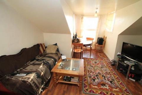 2 bedroom property to rent, Flat 4, 39 Regent Park Terrace, Hyde Park, Leeds LS6