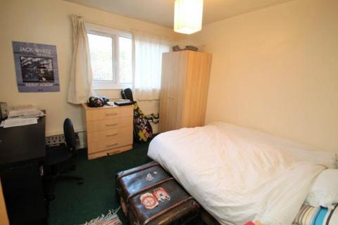 2 bedroom property to rent, Flat 4, 39 Regent Park Terrace, Hyde Park, Leeds LS6