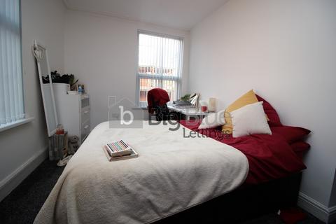 5 bedroom terraced house to rent, 2 John Street, Hyde Park, Leeds LS6