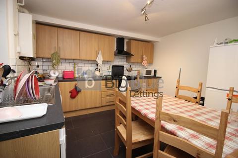 5 bedroom terraced house to rent, John Street, Hyde Park, Leeds LS6