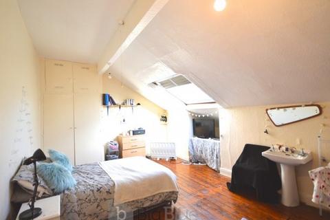 8 bedroom property to rent, 18 Bainbrigge Road, Headingley, Leeds LS6