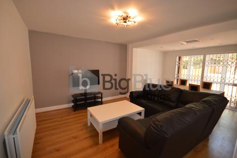3 bedroom semi-detached house to rent, 26 Richmond Avenue, Hyde Park, Leeds LS6