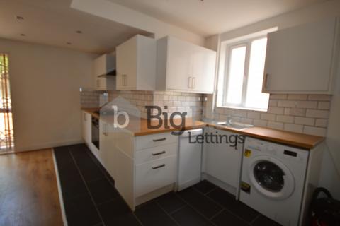3 bedroom semi-detached house to rent, 26 Richmond Avenue, Hyde Park, Leeds LS6