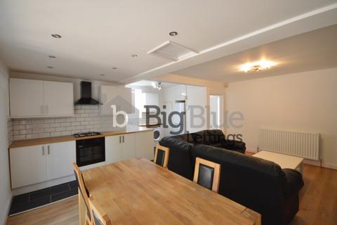 3 bedroom semi-detached house to rent, 26 Richmond Avenue, Hyde Park, Leeds LS6