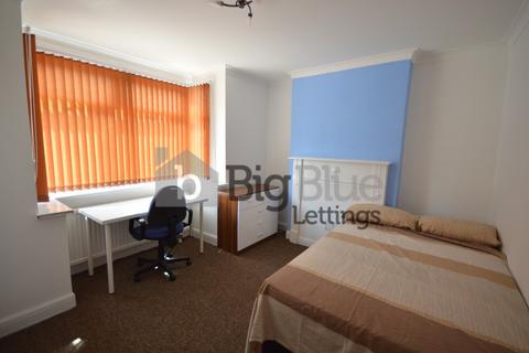 3 bedroom semi-detached house to rent, 26 Richmond Avenue, Hyde Park, Leeds LS6