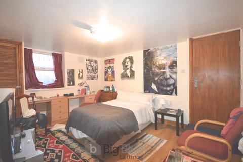 7 bedroom terraced house to rent, 37 Chestnut Avenue, Hyde Park, Leeds LS6