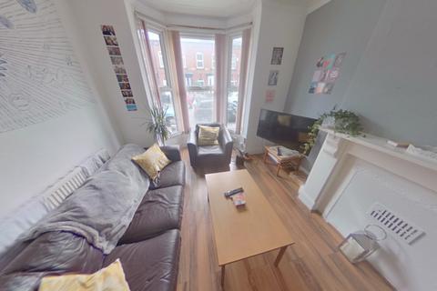 4 bedroom terraced house to rent, 12 Ashville Terrace, Hyde Park, Leeds LS6