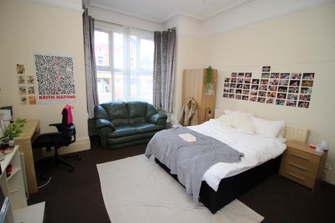 7 bedroom terraced house to rent, Brudenell Road, Hyde Park, Leeds LS6
