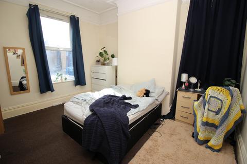 7 bedroom terraced house to rent, Brudenell Road, Hyde Park, Leeds LS6