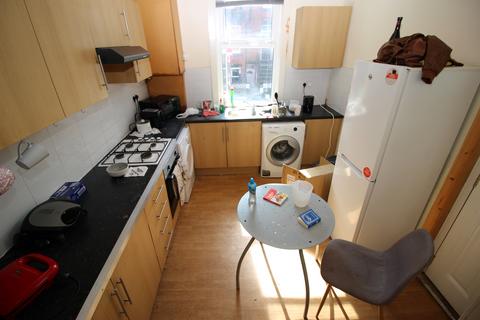 7 bedroom terraced house to rent, Brudenell Road, Hyde Park, Leeds LS6