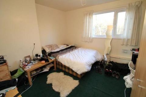 9 bedroom property to rent, 39 Regent Park Terrace, Hyde Park, Leeds LS6