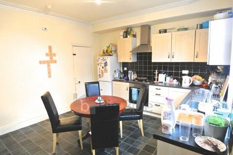 4 bedroom terraced house to rent, 6 Ashville Terrace, Hyde Park, Leeds LS6