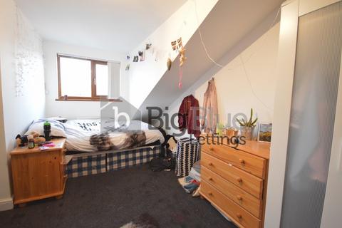 6 bedroom terraced house to rent, 51 Chestnut Avenue, Hyde Park, Leeds LS6
