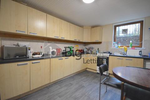 6 bedroom terraced house to rent, 51 Chestnut Avenue, Hyde Park, Leeds LS6