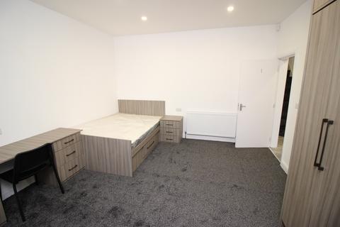 6 bedroom terraced house to rent, 11 Norwood Terrace, Hyde Park, Leeds LS6