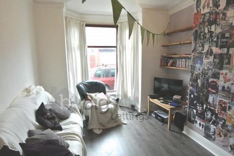 4 bedroom terraced house to rent - 16 Ashville Terrace, Hyde Park, Leeds LS6