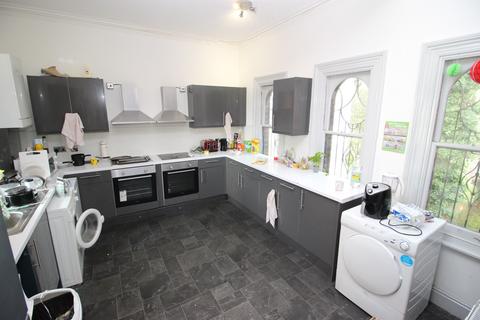 11 bedroom terraced house to rent, ST John's Terrace, leeds LS3