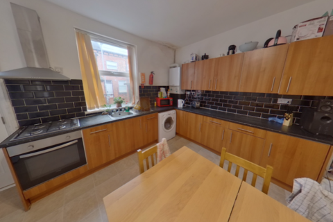 4 bedroom terraced house to rent, 19 Ashville Terrace, Hyde Park, Leeds LS6