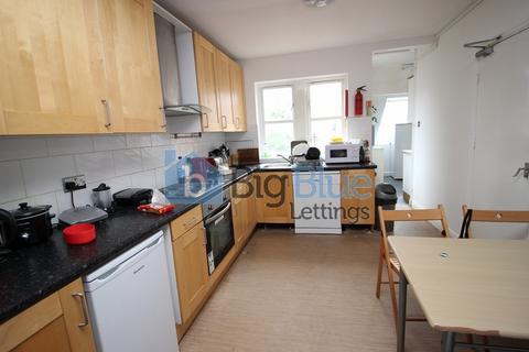 10 bedroom terraced house to rent, Ebberston Terrace, Hyde Park, Leeds LS6