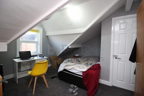 6 bedroom terraced house to rent, 22 Richmond Mount, Hyde Park,, Leeds LS6