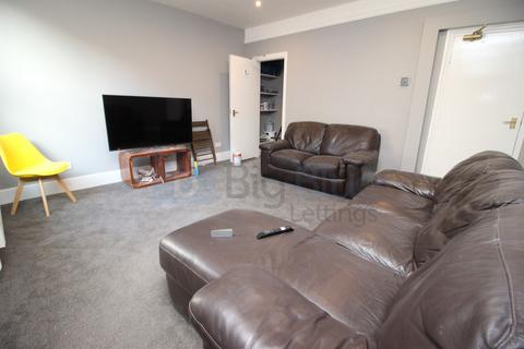 6 bedroom terraced house to rent, 22 Richmond Mount, Hyde Park, Leeds LS6