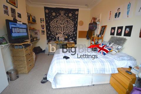 5 bedroom property to rent, 5 Delph Mount, Hyde Park, Leeds LS6