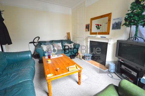 5 bedroom property to rent, 5 Delph Mount, Hyde Park, Leeds LS6