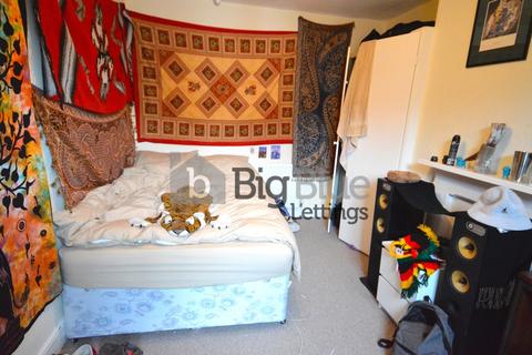 5 bedroom property to rent, 5 Delph Mount, Hyde Park, Leeds LS6