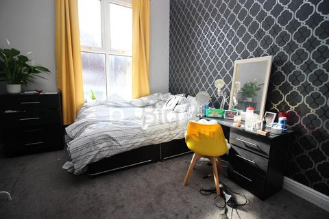 11 bedroom terraced house to rent, 15 Brudenell Road, Hyde Park, Leeds LS6