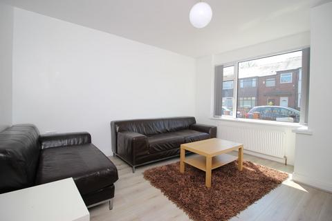 2 bedroom townhouse to rent, 20 Park View Grove, Burley, Leeds LS4