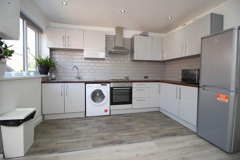 2 bedroom townhouse to rent, 20 Park View Grove, Burley, Leeds LS4