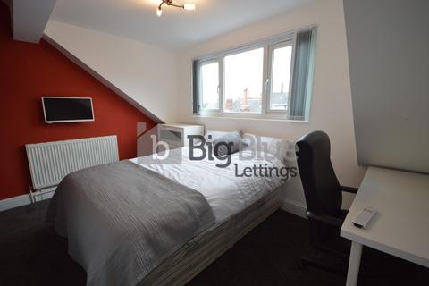 4 bedroom terraced house to rent, 26 Manor Drive, Hyde Park, Leeds LS6