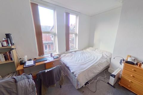 6 bedroom terraced house to rent, 21 Richmond Mount, Hyde Park, Leeds LS6