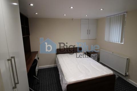 6 bedroom terraced house to rent, 16 Hessle Mount, Hyde Park, Leeds LS6
