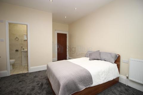 9 bedroom semi-detached villa to rent, 6 St Michaels Villas, Headingley, Leeds LS6