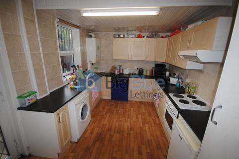 7 bedroom terraced house to rent, 26 Norwood Terrace, Hyde Park, Leeds LS6