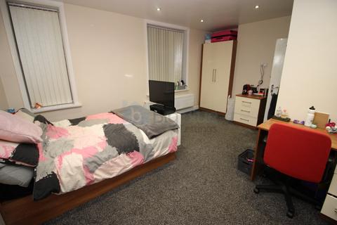 8 bedroom terraced house to rent, 4 St Michaels Villas, Headingley, Leeds LS6
