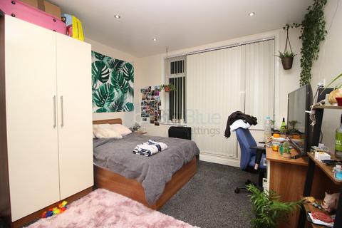8 bedroom terraced house to rent, 4 St Michaels Villas, Headingley, Leeds LS6