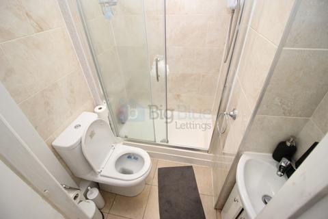 8 bedroom terraced house to rent, 4 St Michaels Villas, Headingley, Leeds LS6