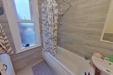 7 bedroom property to rent, 26 Delph Lane, Hyde Park, Leeds LS6
