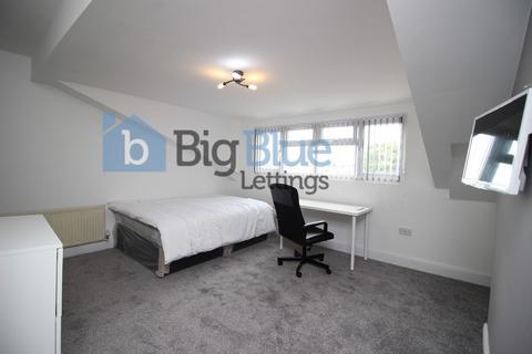 5 bedroom terraced house to rent, Chestnut Avenue, Hyde Park, Leeds LS6