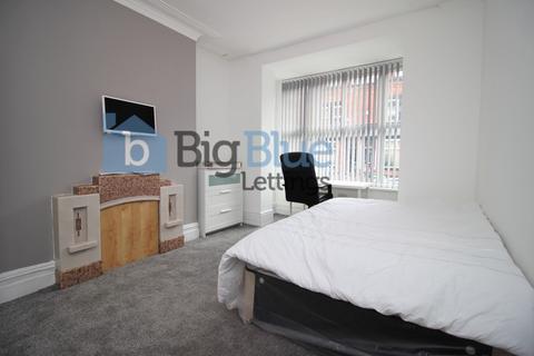 5 bedroom terraced house to rent, Chestnut Avenue, Hyde Park, Leeds LS6