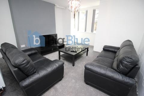 5 bedroom terraced house to rent, Chestnut Avenue, Hyde Park, Leeds LS6